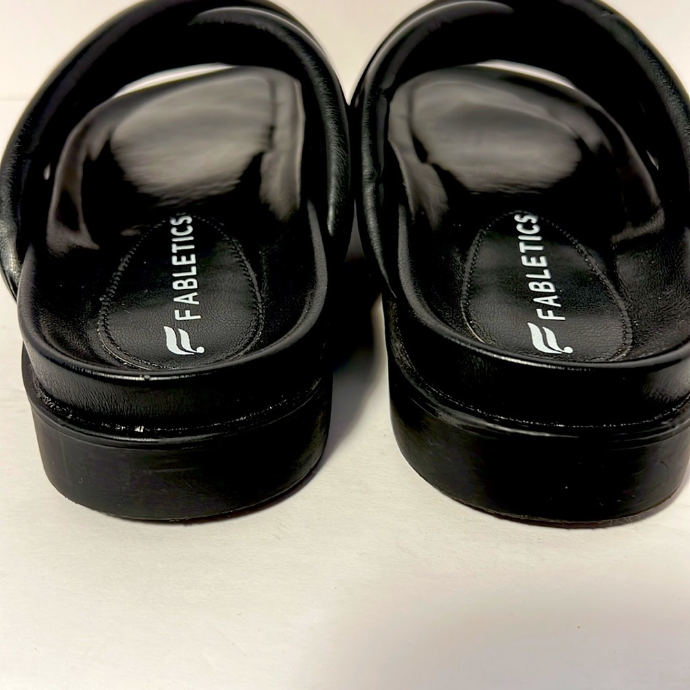 Fabletics Black Slides. - Picture 5 of 10